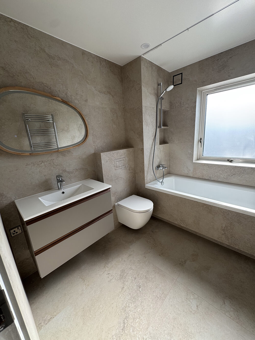 Porcelain sink 9